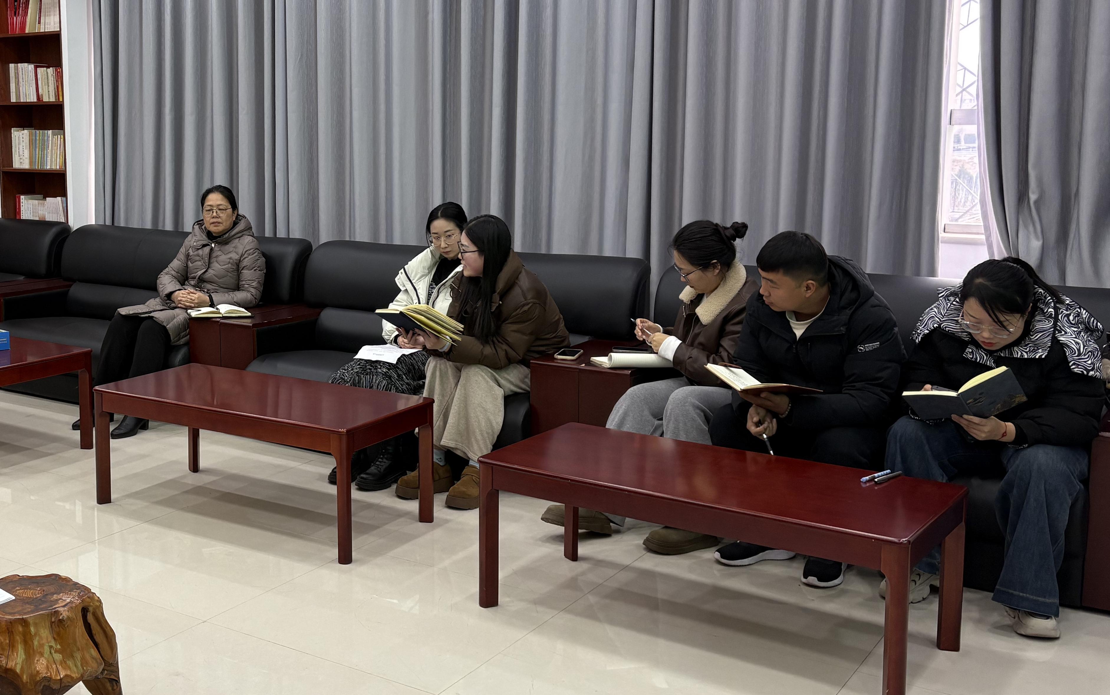 以思促教，以藝潤心——我校青年教師開學(xué)首思暨文化藝術(shù)交流活動(dòng)啟動(dòng)